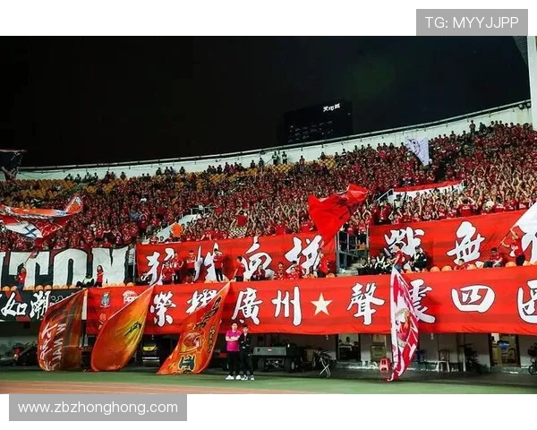 巴塞尔与锡永激战正酣球迷热情高涨走进看台助威