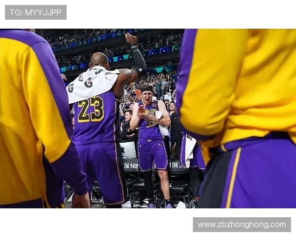 洛杉矶湖人队与迈阿密热火的激烈对决引发球迷热议与期待 洛杉矶湖人队与迈阿密热火的激烈对决引发球迷热议与期待