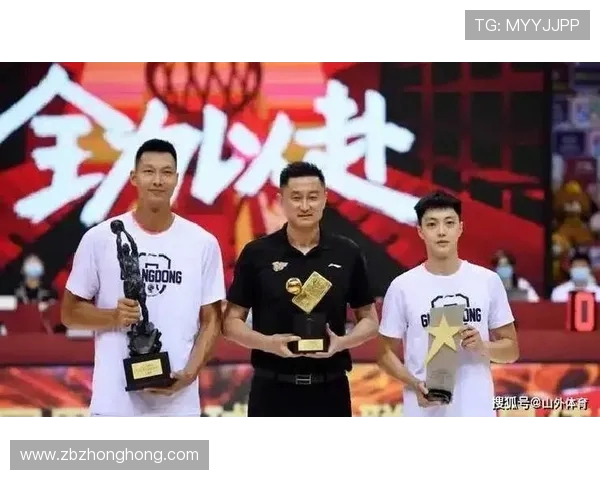 胡明轩：从青涩小将到篮球场上的耀眼明星之路与成长故事