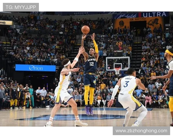 贾莫兰特在NBA赛场上的崛起与挑战:年轻球星的奋斗之路